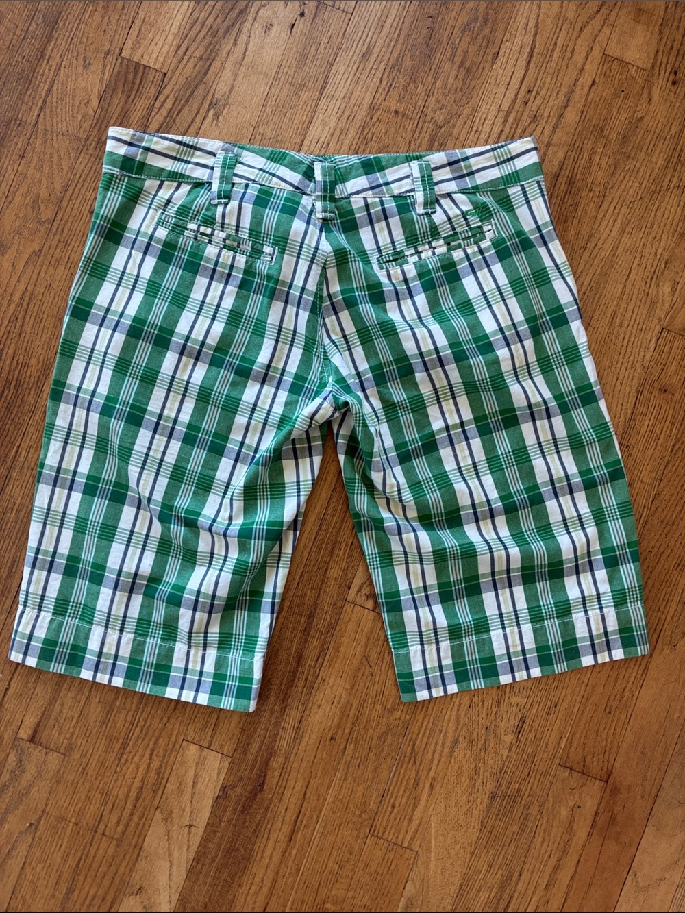 Vintage Roxy Green, Blue, and White Plaid Bermuda Shorts, size 7 - Picture 4 of 6